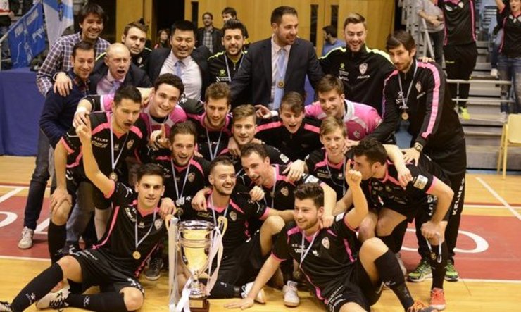 Santiago Futsal celebra o sétimo título da Copa Galicia. 
