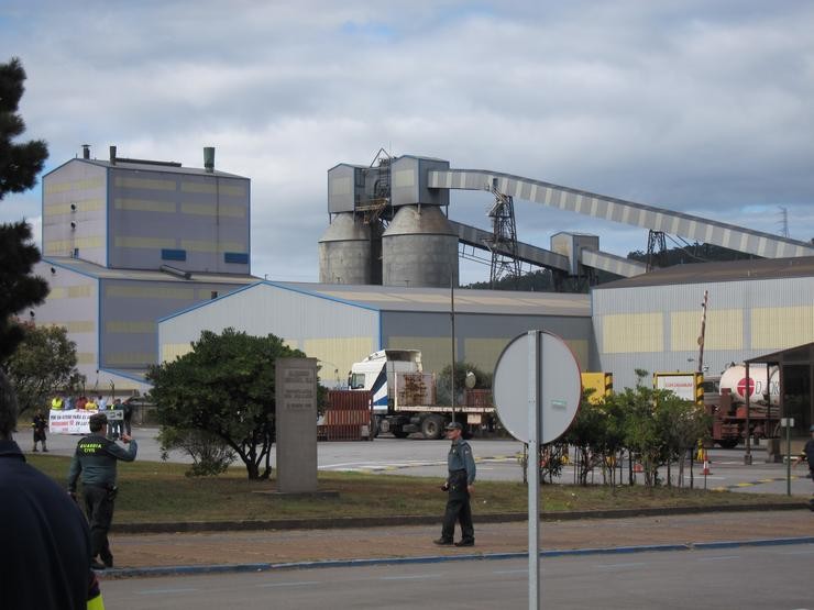 Vista da factoría de Alcoa en San Cibrao, en Cervo / EUROPA PRESS - Arquivo