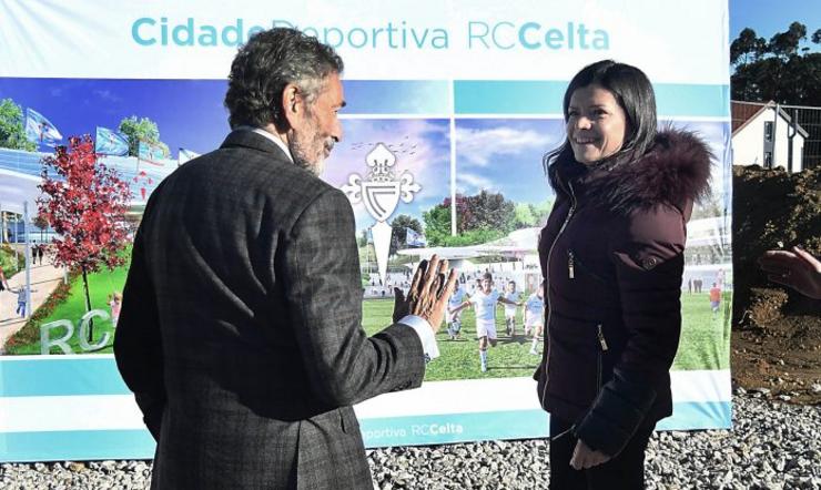 O director do Celta, Carlos Mouriño, e a alcaldesa de Mos, Nidia Arévalo, na presentación da cidade deportiva do Celta/ MN