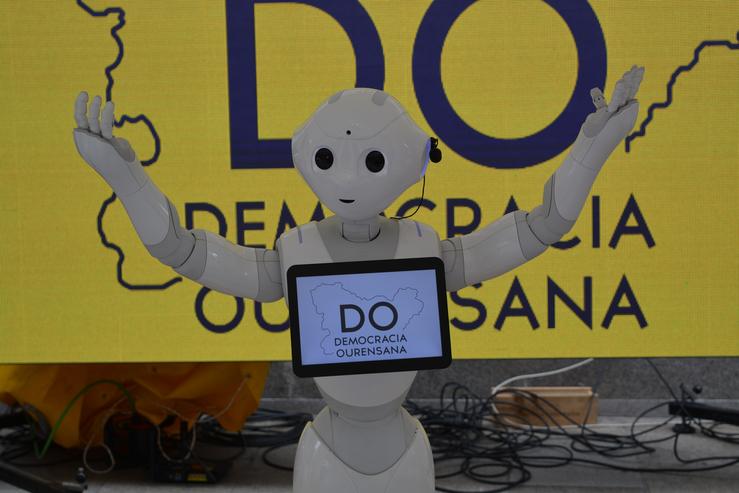 Robot utilizado na campaña electoral do alcalde de Ourense, Gonzalo Pérez Jácome.