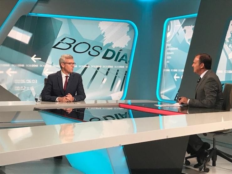 Alfonso Rueda nunha entrevista na Televisión de Galicia. CRTVG