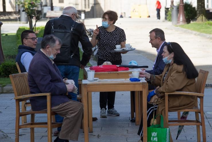 Clientes nunha terraza da capital de Lugo / Carlos Castro - Europa Press.