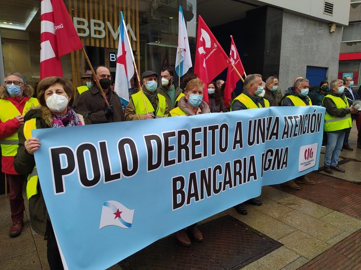 Protesta de pensionistas e xubilados convocada pola CIG contra os 'abusos' das entidades bancarias.. CIG VIGO