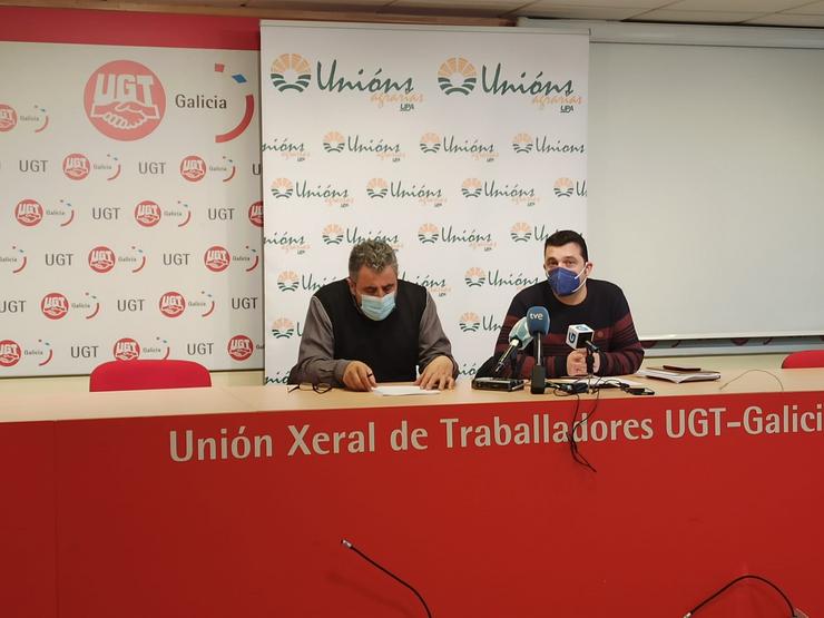 O responsable de Producións Extensivas e Ecolóxicas de UU.AA., José Ramón González, e o secretario sectorial de Carne de Unións Agrarias, Iván Raposo, en rolda de prensa 