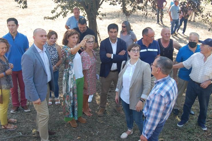 A conselleira de Medio Ambiente, Territorio e Vivenda, Anxos Vázquez, nunha visita a Toén (Ourense). XUNTA 
