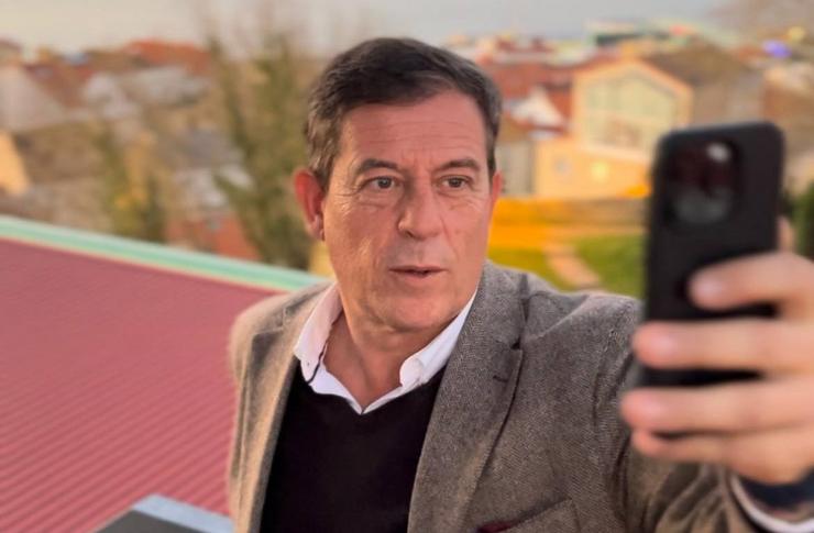 O candidato do PSdeG á Presidencia da Xunta, José Ramón Gómez Besteiro, presenta unha canle de difusión de whatsapp. PSDEG 