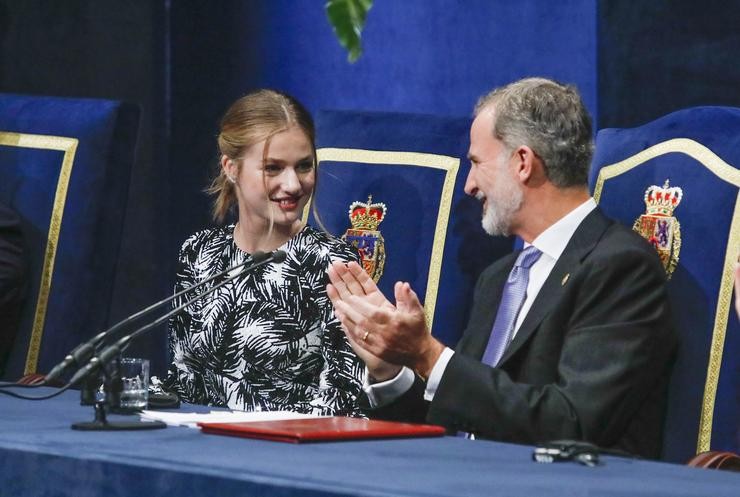A Princesa de Asturias, Dona Leonor, e o Rei Felipe VI nos Premios Princesa de Asturias 2022 / Jorge Peteiro - Europa Press