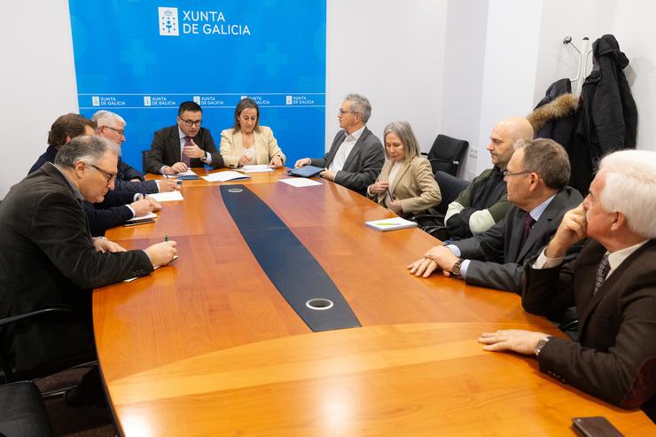 Os conselleiros de Medio Rural e Mobilidade, José González e Ethel Vázquez, manteñen un encontro con representantes do sector primario e dos transportistas galegos.. XUNTA 