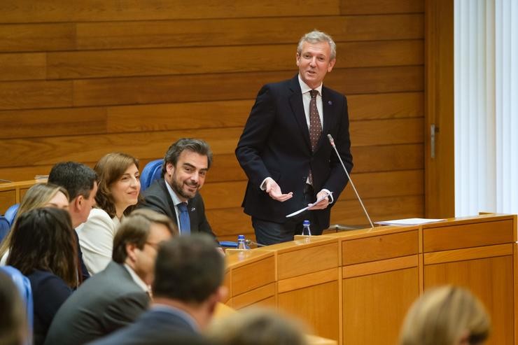 O presidente da Xunta, Alfonso Rueda, na sesión de control do Parlamento de Galicia. DAVID CABEZON @ XUNTA 