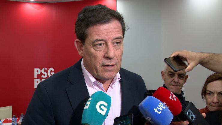 O secretario xeral do PSdeG, José Ramón Gómez Besteiro, en declaracións aos medios / Arquivo