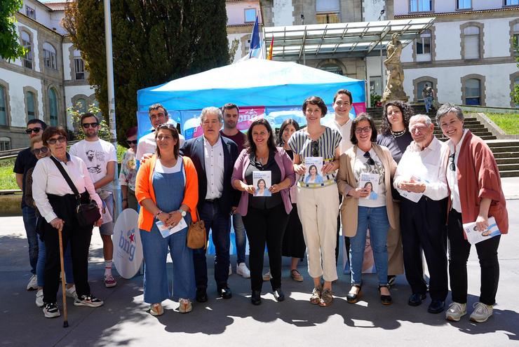 Ana Pontón e Ana Miranda participan nunha repartición electoral en Pontevedra 