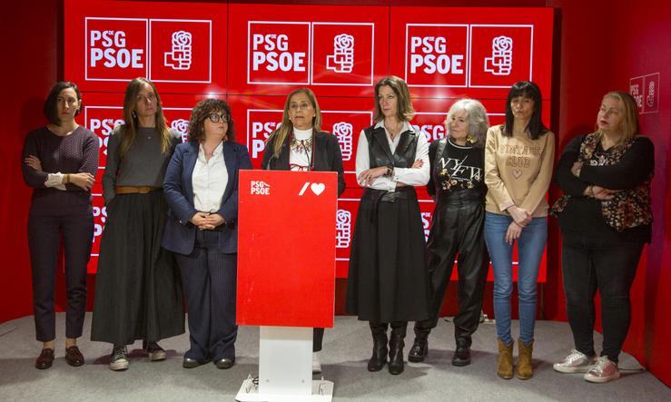 A presidenta do PSdeG, Carmela Silva, con outras dirixentes do partido en rolda de prensa / PSDEG