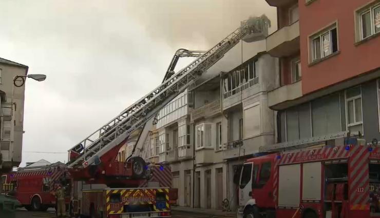 Bombeiros actúan no incendio de dúas vivendas en Rábade / CRTVG