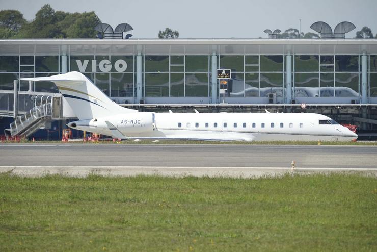 Arquivo - Un avión no aeroporto de Peinador, en Vigo. Javier Vázquez - Europa Press 