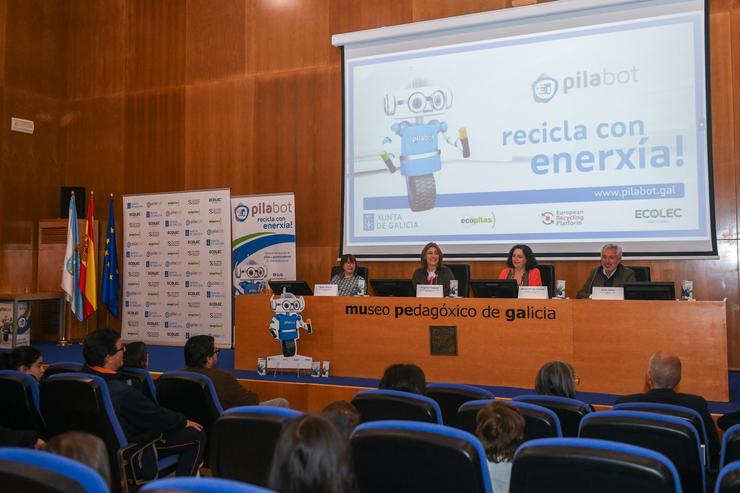 A conselleira de Medio Ambiente e Cambio Climático, Ángeles Vázquez, durante a entrega de premios aos gañadores da quinta edición do concurso Pilabot.. XUNTA / Europa Press
