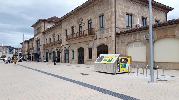 As estacións de tren de Ourense, Pontevedra e Vigo-Guixar estrean aparcadoiro para bicicletas e patinetes.. ADIF / Europa Press