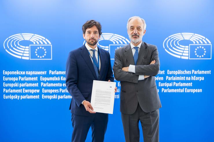 Os eurodeputados do PP Francisco Millán Mon e Adrián Vázquez / ÍÑIGO ROLÁN - PPDEG