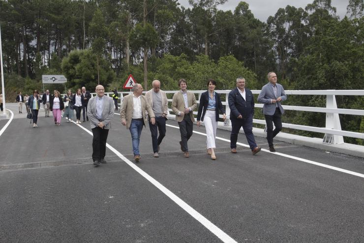 A conselleira de Vivenda e Planificación de Infraestruturas, María Martínez Allegue, na ponte de Ponte Arnelas. XUNTA / Europa Press