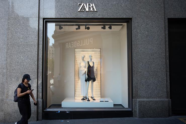 Vista dun escaparate da tenda de Zara, a 5 de xuño de 2024, en Madrid (España). Inditex rexistrou un beneficio neto de 1.294 millóns de euros durante o primeiro trimestre do seu exercicio fiscal 2024-2025 (entre o 1 de febreiro e o 30 de abril). Jesús Hellín - Europa Press / Europa Press