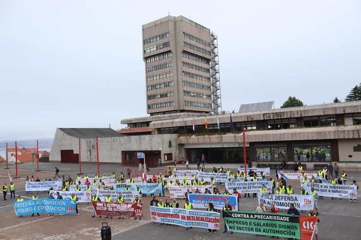 Concentración convocada pola CIG ante o Concello de Vigo para denunciar a precariedade e deslocalización na industria galega de automoción, a 26 de xuño de 2024 / CIG