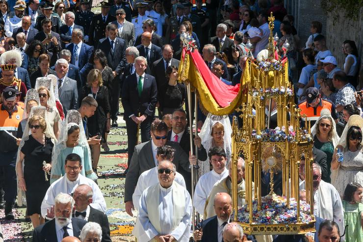 O presidente da Xunta, Alfonso Rueda, participa nos actos do Corpus Christi en Ponteareas / XUNTA