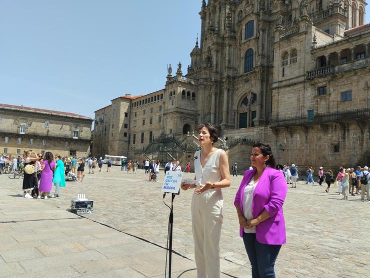 A portavoz nacional do BNG, Ana Pontón, e a candidata ás eleccións europeas, Ana Miranda, nun acto electoral na Praza do Obradoiro / Europa Press