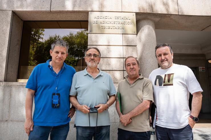 (I-D) O secretario xeral de SIAT, Manuel Porras; o representante estatal de UXT en AEAT, Antonio García; o portavoz CSIF na Axencia Tributaria, Agustín Muñoz e o secretario xeral de CCOO, Paco Tamargo, tras ofrecer declaracións aos medios, e. Matias Chiofalo - Europa Press / Europa Press