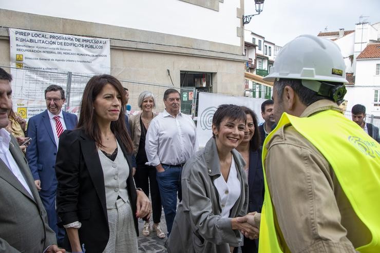 A ministra de Vivenda e Axenda Urbana, Isabel Rodríguez, e a conselleira de Vivenda e Planificación de Infraestruturas, María Martínez Allegue, nunha visita a Betanzos (A Coruña).. MINISTERIO DE VIVENDA / Europa Press