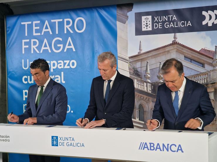 López, Rueda e Botas durante a firma da venda do Cinema Fraga / PEDRO DAVILA-EUROPA PRESS