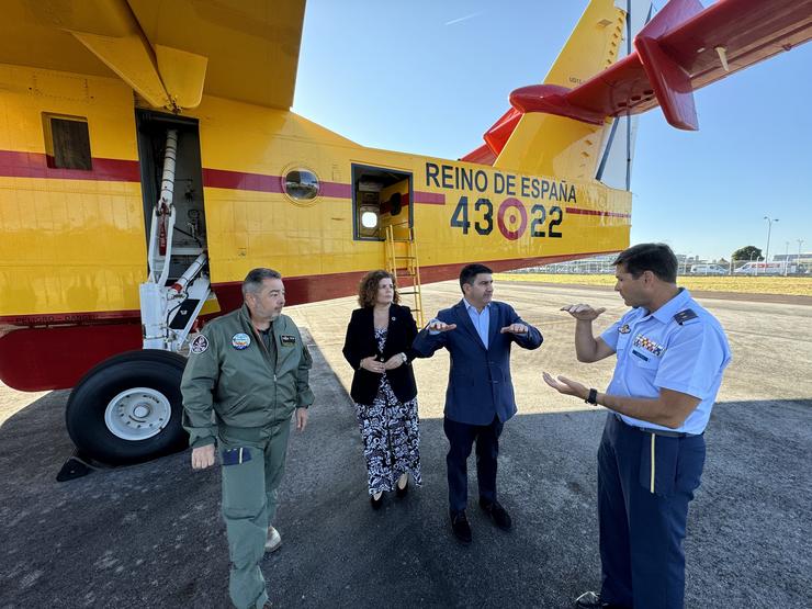O delegado do Goberno, Pedro Blanco, visita o aeródromo militar de Santiago / DELEGACIÓN DO GOBERNO