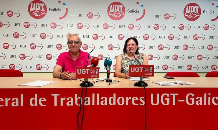 O secretario xeral de UXT-FICA Galicia, Javier Carreiro Vázquez, e a secretaria de administración, Ángeles Gónzalez González. / Europa Press