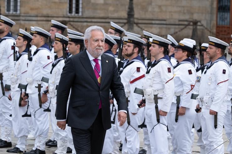 O presidente do Parlamento de Galicia, Miguel Ángel Santalices Vieira, á súa chegada á tradicional ofrenda ao Apóstolo, a 25 de xullo de 2024, / César Argina