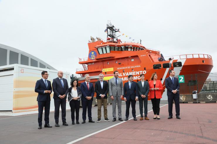 Foto de familia durante a presentación do novo buque remolcador 0Heroínas Sálvora?, no Porto das Palmas, a 5 de xullo de 2024, en Las Palmas de Gran Canaria, Gran Canaria, Canarias (España). O buque supuxo un investimento de 52,5 millóns de. Europa Press Canarias - Europa Press / Europa Press