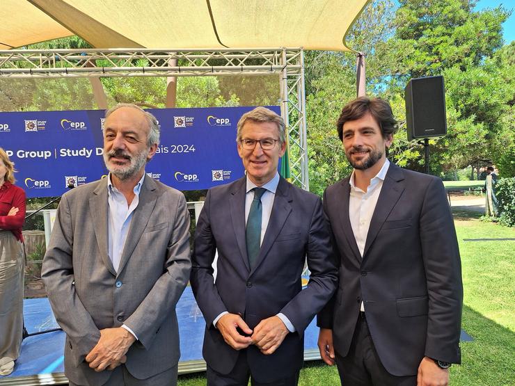 Os eurodeputados galegos Francisco Millán Mon e Adrián Vázquez, co líder nacional do PP, Alberto Núñez Feijóo / PP