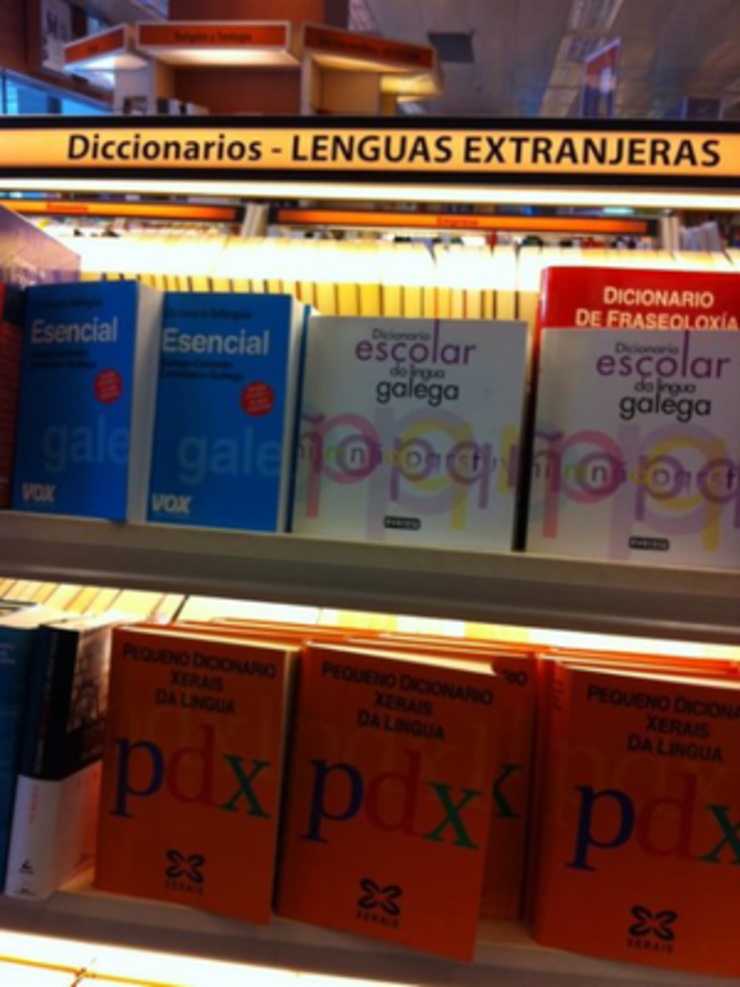 Libros de galego baixo a etiqueta de linguas foráneas no Corte Inglés da Coruña 