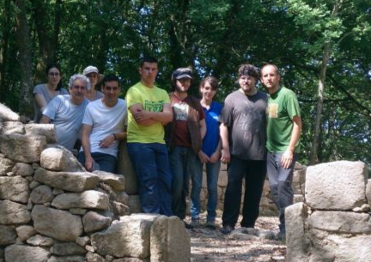 A localidade de Armea, no concello ourensán de Allariz, destaca pola súa riqueza en restos arqueolóxicos da época castrexa e romana, arredor do século I.