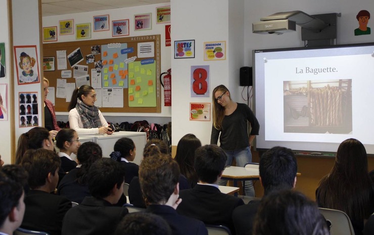 A autora da tese fai fincapé na necesidade de axustar o curso á realidade da aula