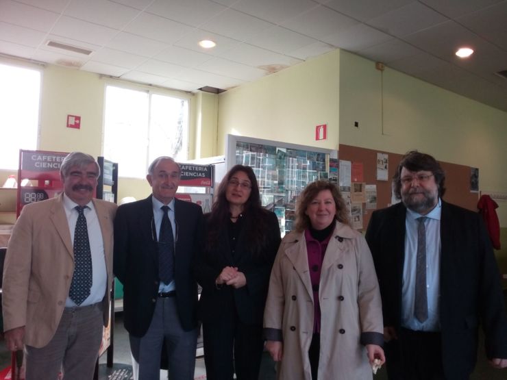 Pola esquerda, os doutores Ignacio Sobrino (IEO Cádiz), Enrique García-Raso (Univ. Málaga), Susana S. de Matos-Pita, Elsa Vázquez e Fran Ramil (Univ. Vigo) 