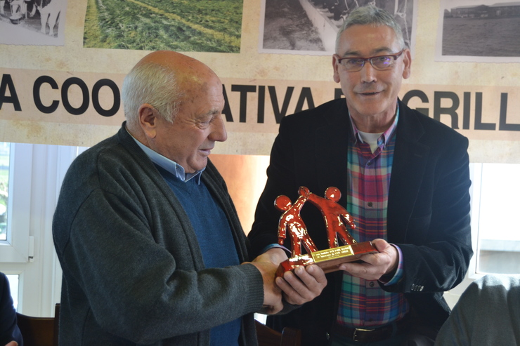 Homenaxe aos fundadores de Grille Sociedade Cooperativa Galega, antes Cooperativa de Explotación Comunitaria do Campo San Cosme de Antes, en Mazaricos