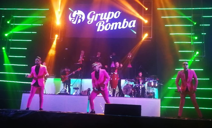 Escenario de Grupo Bomba en Herbogo, Rois.