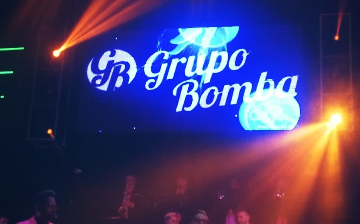 Escenario de Grupo Bomba en Herbogo, Rois.