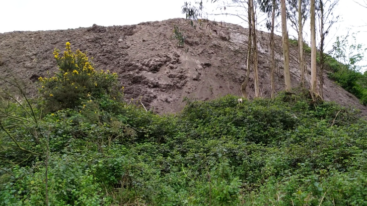 Zona onde se producen emanacións de metano nas zonas de vertedura da antiga mina de Touro 