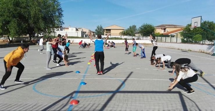 Estudantes nunha clase de Educación Física / UJA - Arquivo