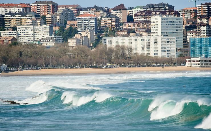 Forte ondada no mar Cantábrico, a 25 de febreiro de 2022, en Santander, Cantabria (España). A Axencia Estatal de Meteoroloxía (AEMET) activou a alerta laranxa por fenómenos costeiros para o día de hoxe no litoral cántabro. A isto, hai que sumar. Juan Manuel Serrano Arce - Europa Press