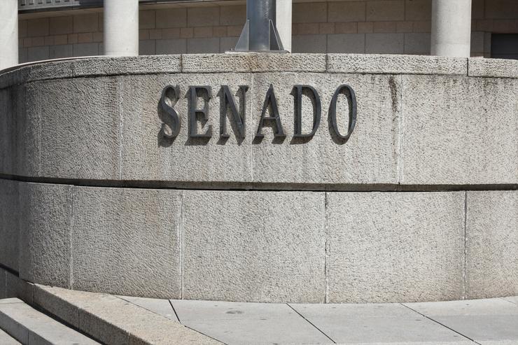 Arquivo - Planca na que se le 'Senado' na fachada exterior do edificio do Senado en Madrid.. Marta Fernández - Europa Press - Arquivo