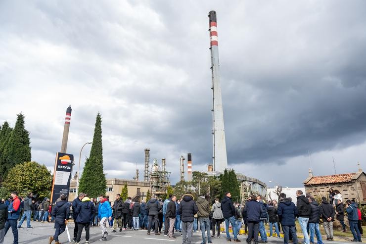 Concentración fronte á refinaría de Repsol na Coruña. MAREA ATLÁNTICA / Europa Press