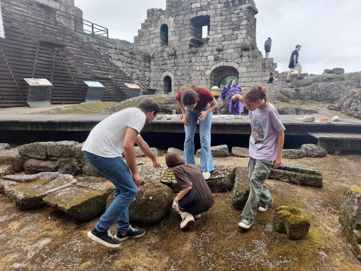 Momento da Scape Room no Castelo de Ribadavia (2023). Foto: Fundación Festa da Istoria.