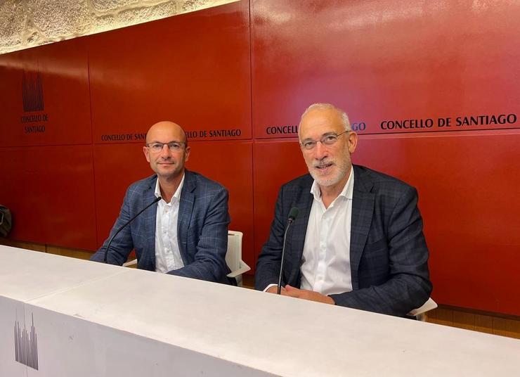 Os concelleiros do PSOE de Santiago Gonzalo Muiños e Sindo Guinarte.. PSOE SANTIAGO