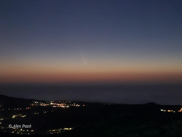 O coñecido como 'cometa do século',  C/2023 A3 Tsuchinshan-ATLAS, no Barbanza /Álex Pazó