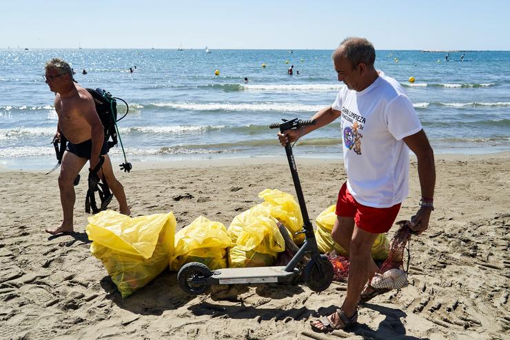 O 'Proxecto Libera' localiza case 4.000 residuos en sete puntos da costa vasca. LIBERA 